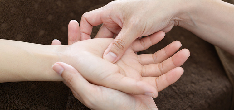 ハンドマッサージのイメージ